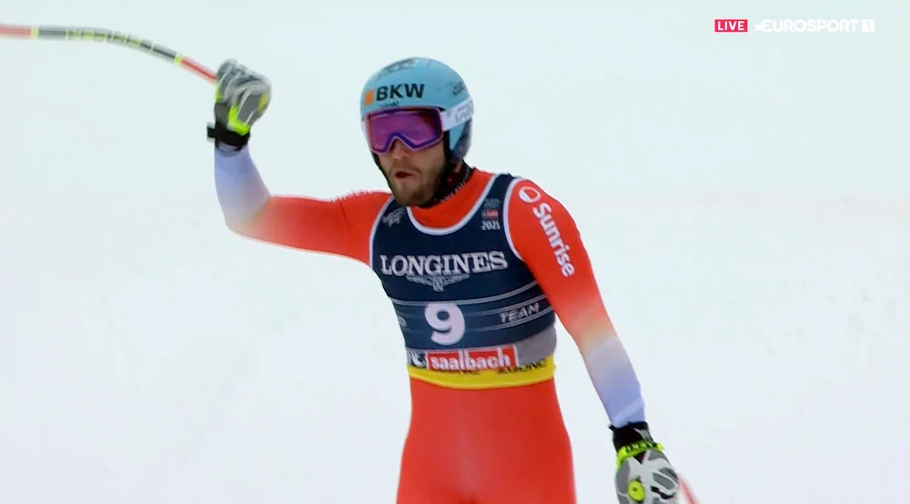 Alexis Monney undergoes surgery for lunate fracture