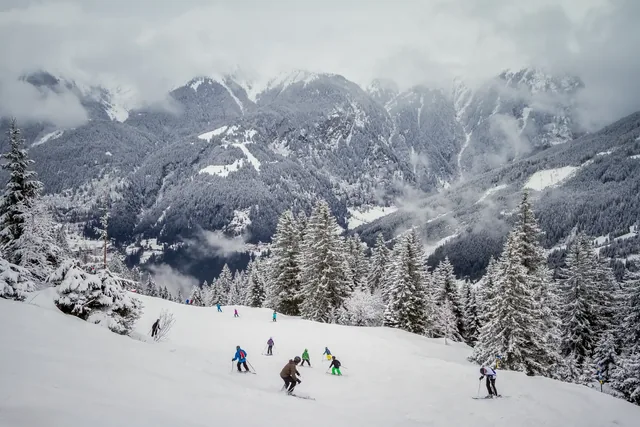 Bad Gastein - Graukogel: лыжники на склоне зимой
