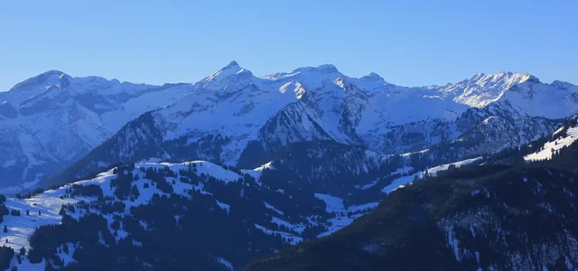 View of mount Oldenhorn and the Eggli ski area