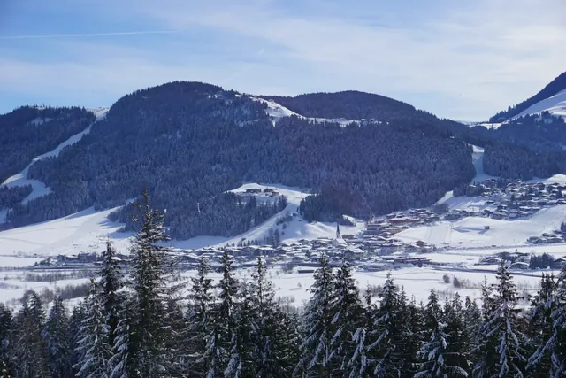 Ellmau - SkiWelt: заснеженные горы зимой