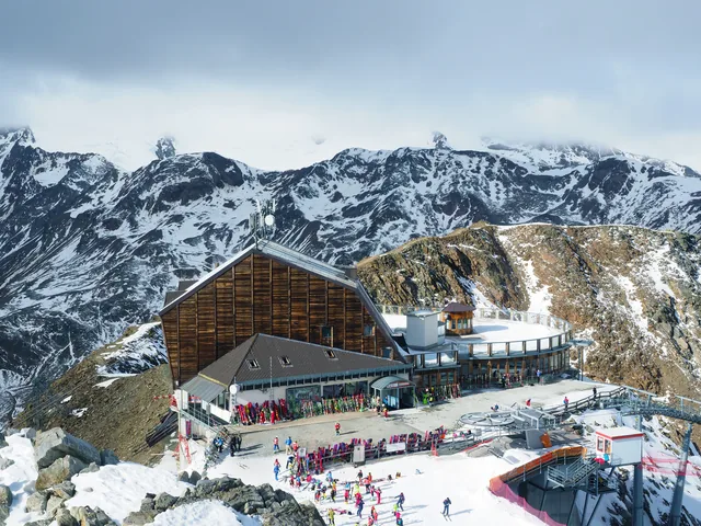 Val Senales Glacier (Schnalstaler Gletscher)