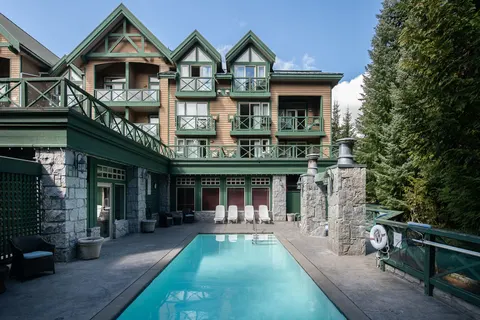 Pinnacle Hotel Whistler