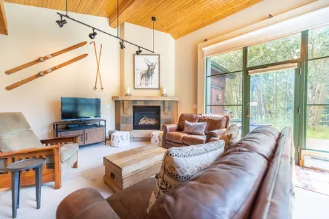 Updated Townhome w/ Private Oversized Deck Offering Treed & Mountain Views!