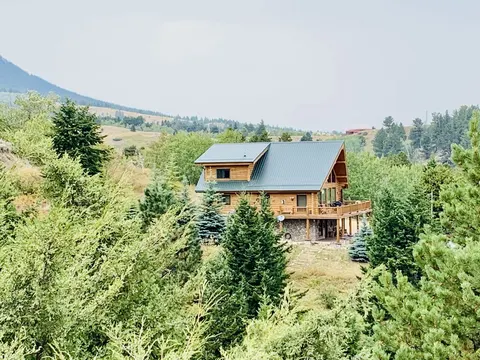 Luxury Cabin w/Hot Tub, Fireplace, Minutes to Skiing