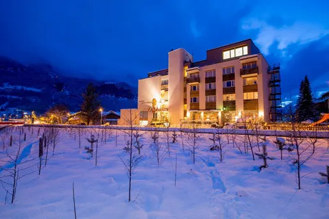 Hotel Sherlock Holmes "nur 200 m zur Gondelbahn Hasliberg"