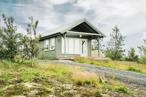 Bright Cabin close to RVK w Hot Tub
