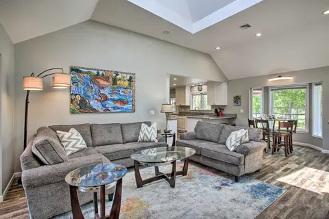 All-Seasons Chewelah Home: Fish, Golf & Ski!
