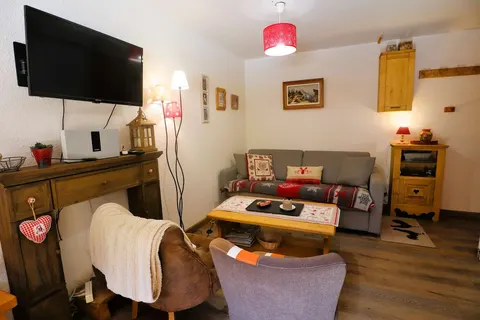 Cozy 27m² Studio with Mezzanine in Beaufort - WIFI, Balcony, Close to Skiing & Shops