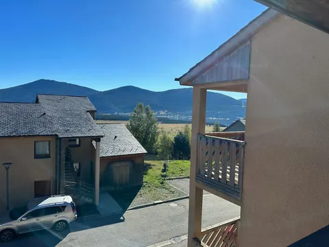 Cozy studio cabin with south balcony, parking and WiFi in Les Angles