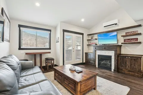 Woodside Ave - Close to Sundance Locations and Skiing