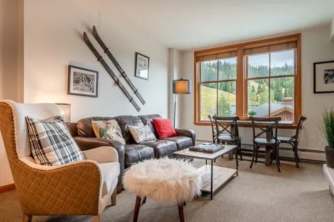 Zephyr Mountain Lodge