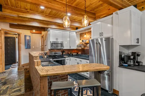 Winterwood 10 - Cozy, Modern Retreat by the Creek!