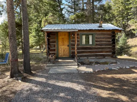 Old Canyon Creekside Cabin w/ Fireplace