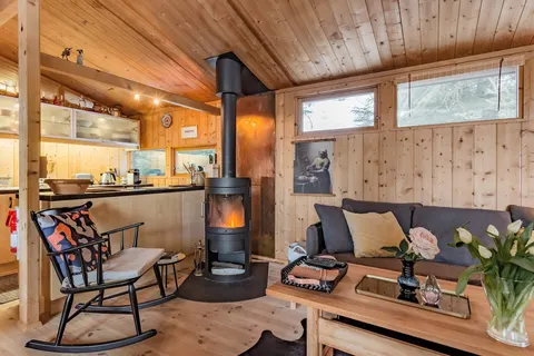 The Secret Cabin with hot tube in Nature Reserve