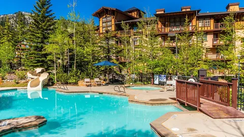 Comfortable Swiss chalet w/resort convenience SISO