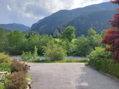 Idyllic apartment directly on the Hinterrhein