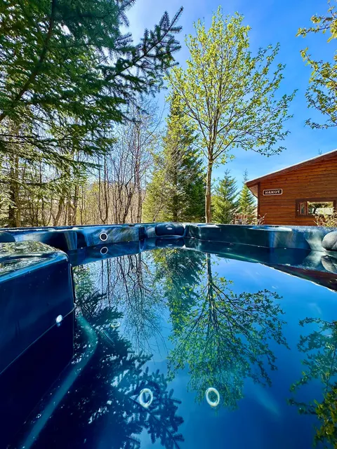 Cozy Cottage Near Reykjavík Hot Tub & Mtn Views