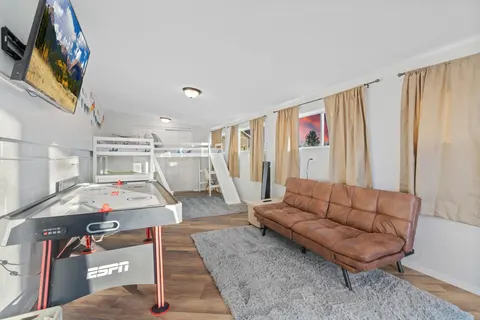 *Snow Bowl Guest Home*