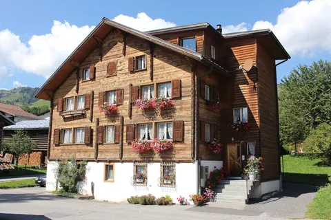 Cozy apartment in the mountain village of Degen