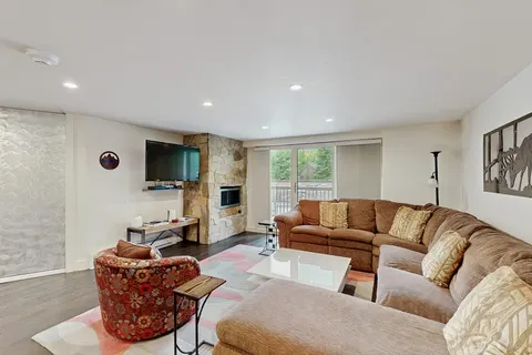 Comfy Mountain View 1BR | Patio | Pool