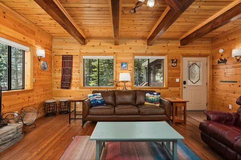 Black Diamond | Pet-Friendly Near China Peak