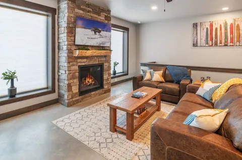 New Pet-Friendly Schweitzer Retreat w/ Hot Tub