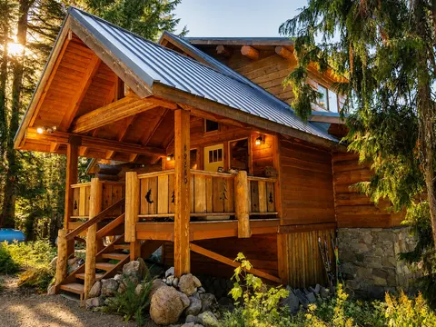 Huge Custom Log Cabin - Ski - Govy - Arcade - US26