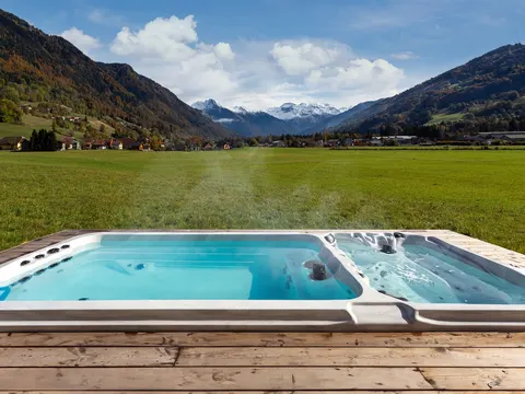Jacuzzi, pool and breathtaking alpine views