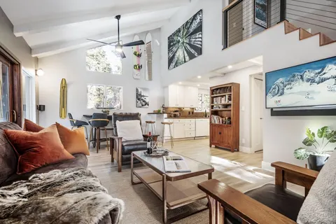 Special Rates! Beautiful Upgraded Home w/ Hot Tub