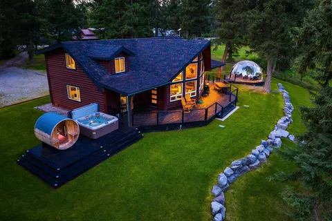 Lux Riverfront Cabin w/ Hot Tub