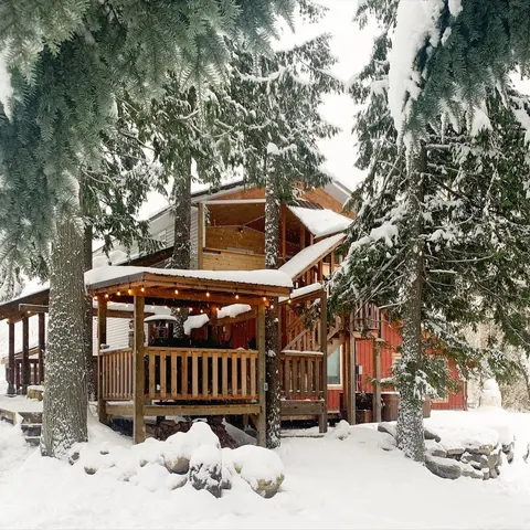 Black Bear Suite, w/Kitchen & Private Hot Tub