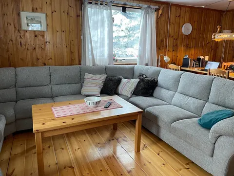 Nice cabin near ski slopes up on the mountain