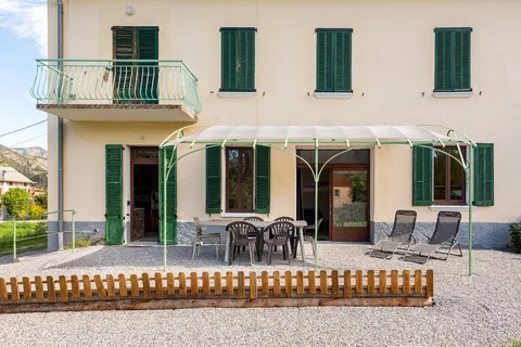 Entire 4 bedroom apartment in Jausiers