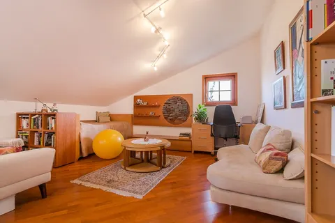 Entire upper floor, w/ bedroom, mezzanine and w/c