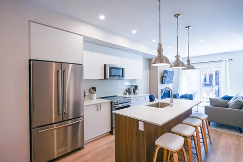 NEW Slope-side Condo at Panorama with hot tub