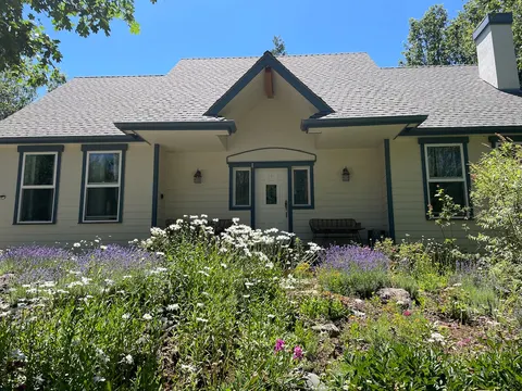 3 Acre Bohemian Retreat @ Heart of Mt. Shasta