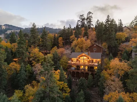Eagles Peak Lodge. Hot tub,Theater,Game Room, EV
