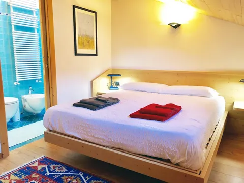 Double bedroom with bathroom n.4