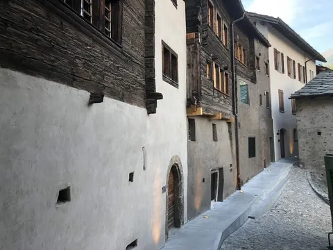 Stay in the Brägihüs in the middle of the Ritterdorf