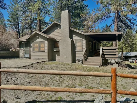 Cabin 'round the Corner: A Cozy Mountain Getaway