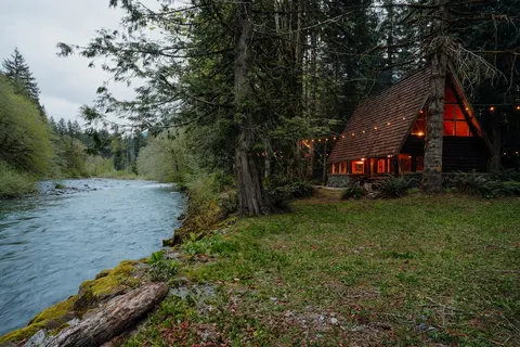Stonecutter's Cabin - peaceful riverfront retreat