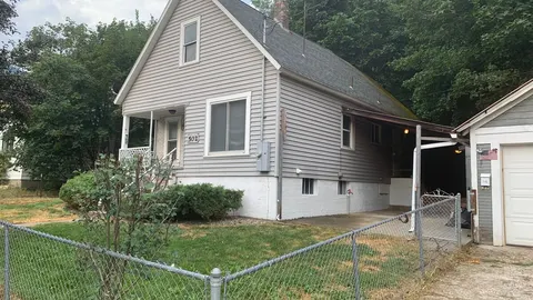 Kellogg cottage with garage