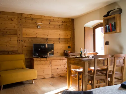 Leon d'oro studio apartment in the center of Brusson