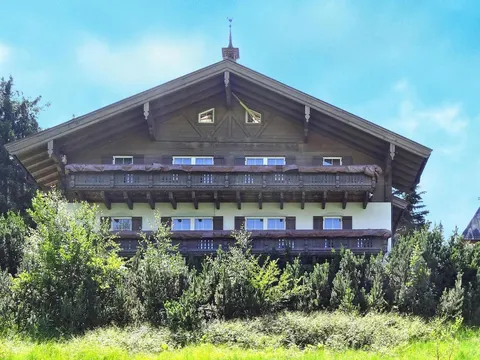 Chalet in Dienten with Ski-In Access & Pool