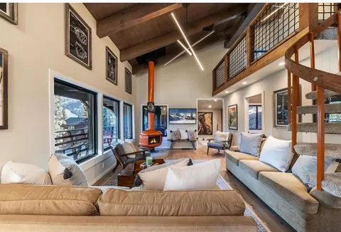 Cozy Cabin in Olympic Valley