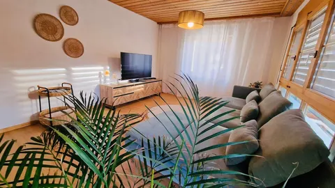 Tatta's Bijou ground floor apartment