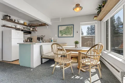 Great Location Corner Condo - Tamarack #10 Pets Ok