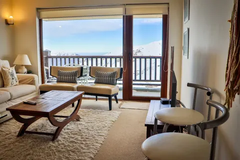 HOM | Luxury Snowy Valley 4D3B Ski in-out Jacuzzi