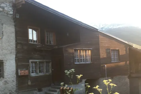 2-room apartment in historic Valais house