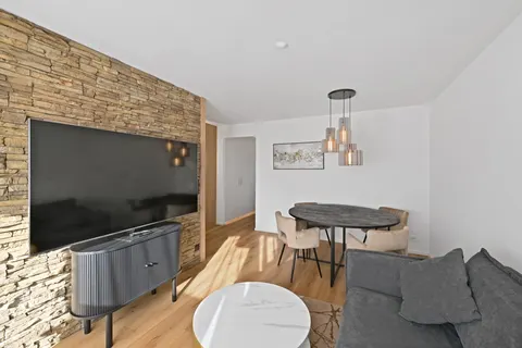 Modern new apartment 100 m from gondola lift Les V.